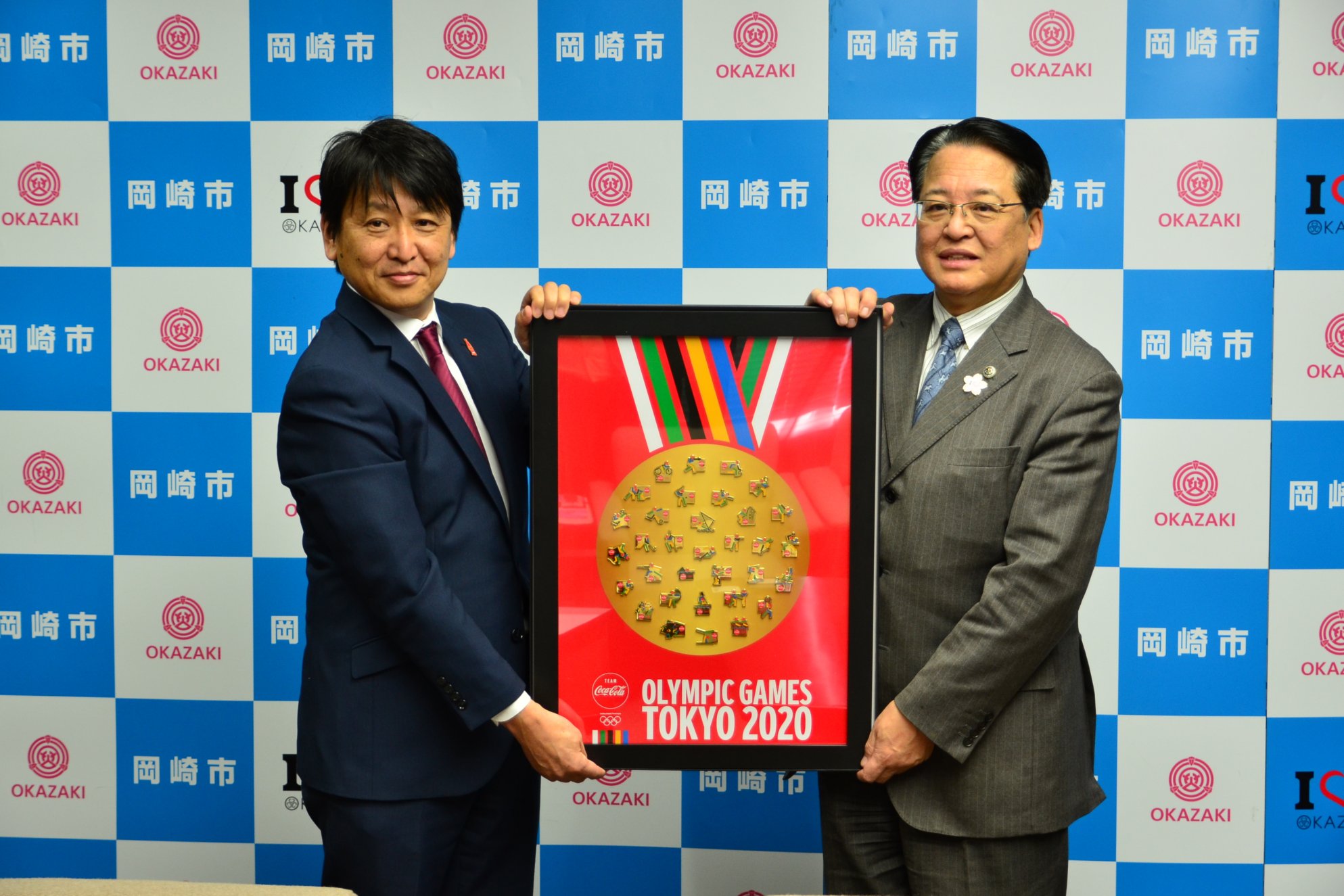 コカ・コーラ ボトラーズジャパンからオリジナルピンズセットの贈呈がありました！