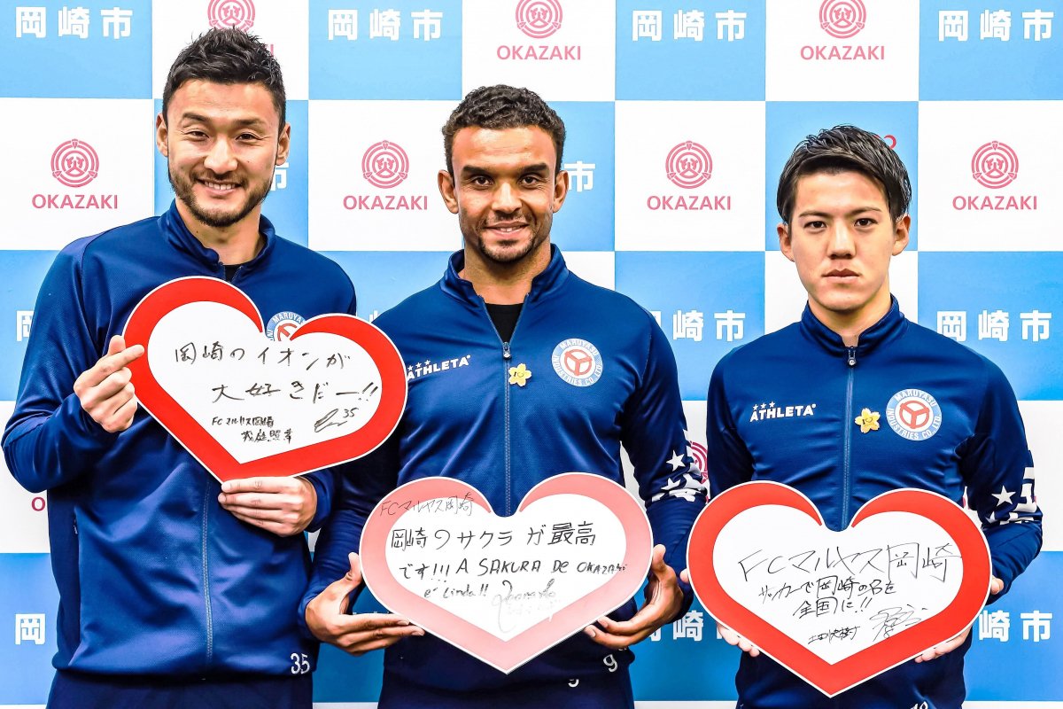ＦＣマルヤス岡崎の茂庭選手、レオナルド選手、土田選手がハート宣言をしてくれました。