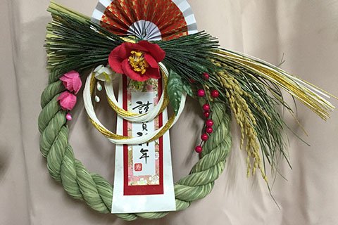 リース型のしめ縄もつくっています