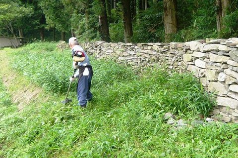 安全に活動するために草刈りはとても大切な作業です