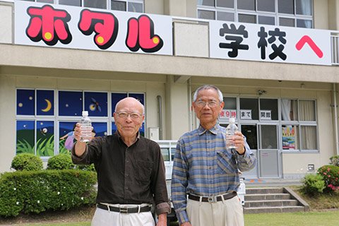 「6月のホタルも見に来てほしいけど、湧水めぐりは年中OKだから、ぜひ遊びに来てね！」とお二人