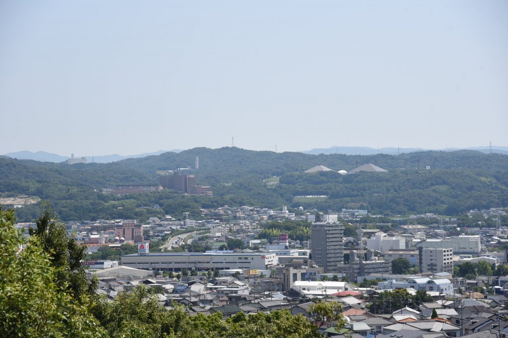 東側には岡崎中央総合公園も