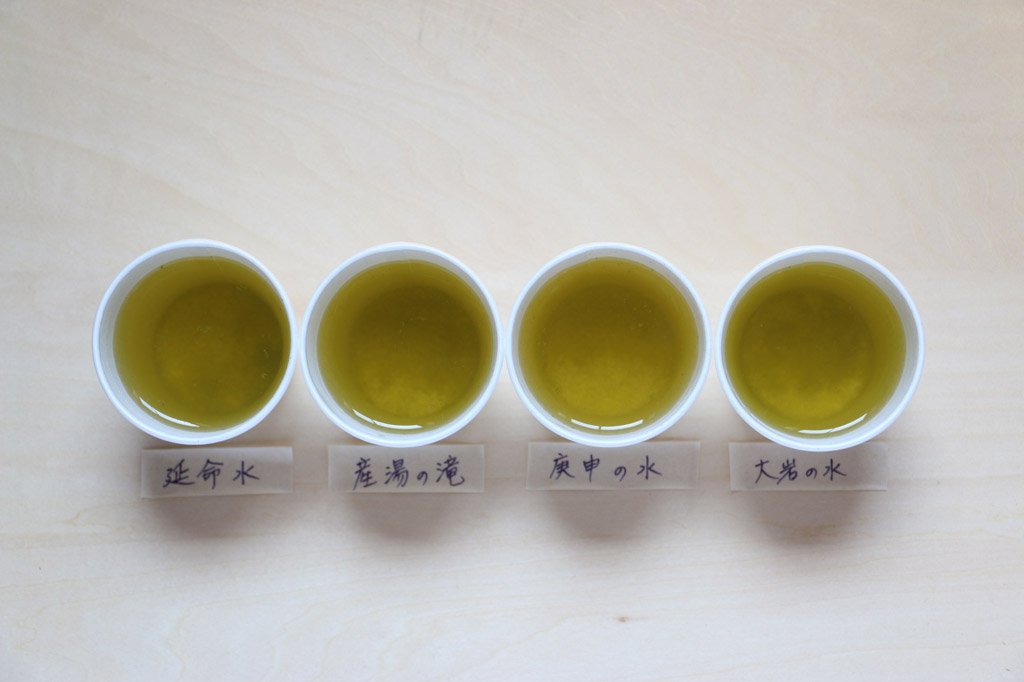 緑茶はティーバックに粗熱を取った湯を注ぎ、30秒で3回揺らし、1分後に取り出す条件で比較。渋みの差が少し感じられる気がしましたが、渋み、甘み、うまみがバランス良く出ている印象でした
