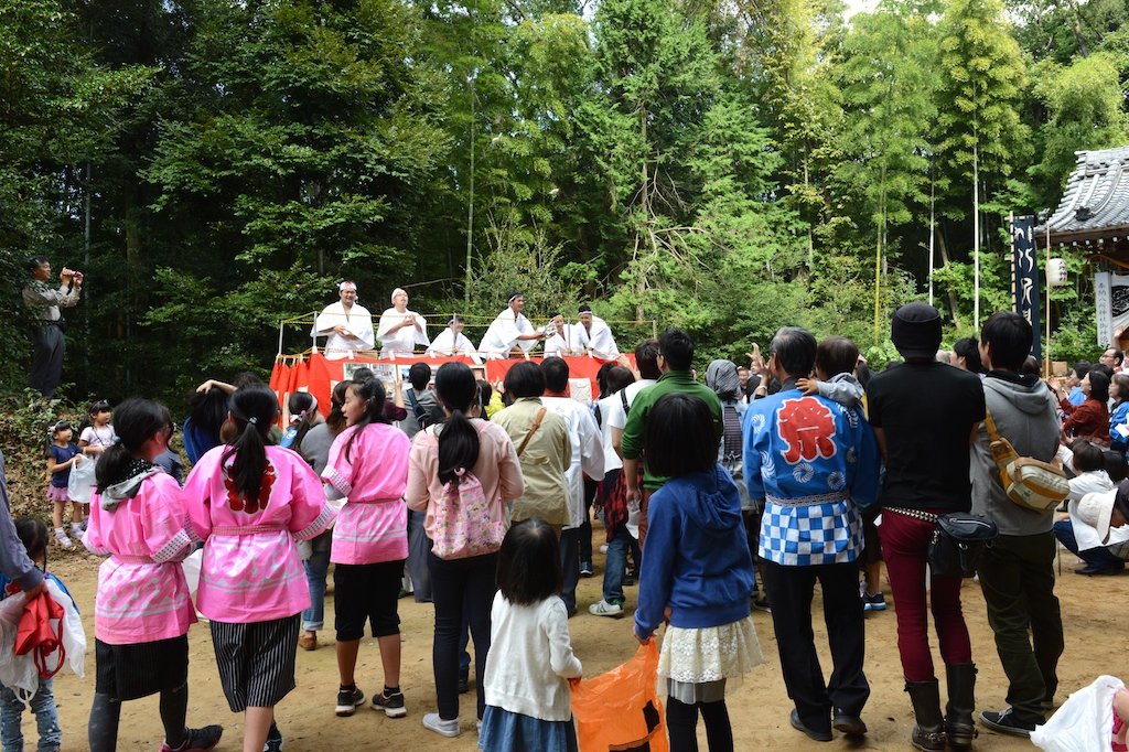 毎年の秋の大祭と秋祭りは、住民同士が絆を深める良い機会にもなっているとか