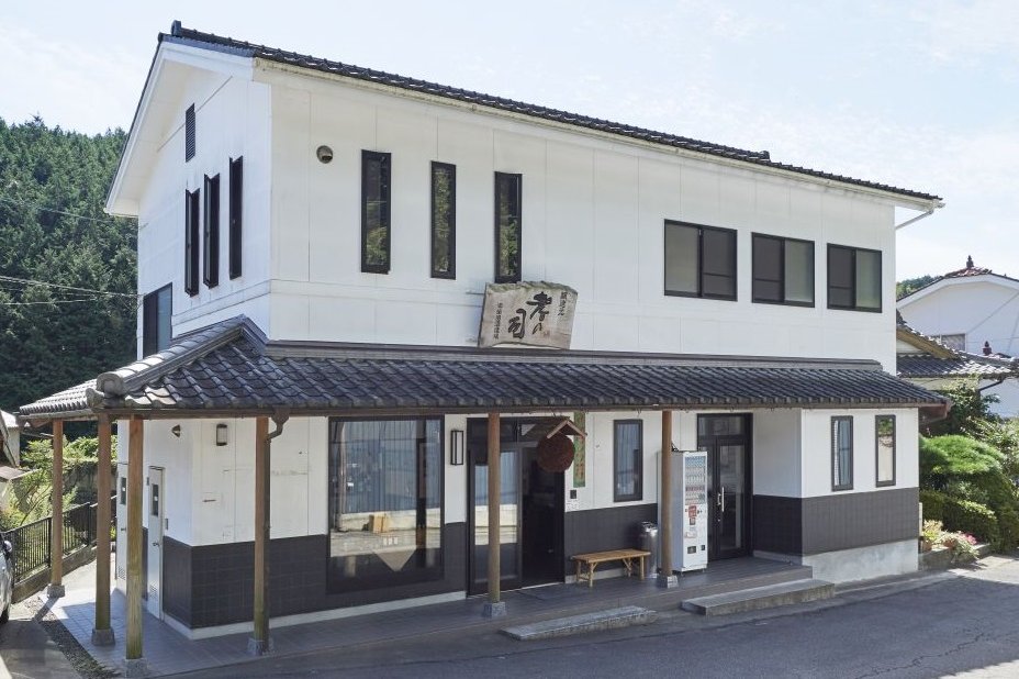 敷地内にある販売所兼事務所。こちらで直接購入することが可能です