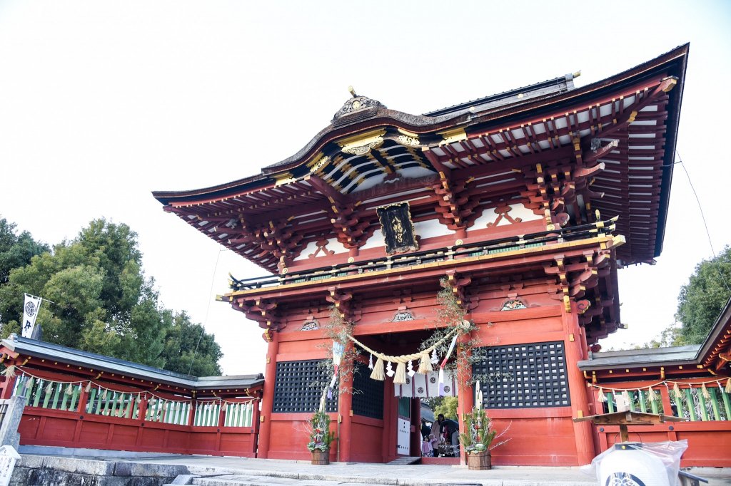 国の重要文化財である、伊賀八幡宮の隨神門