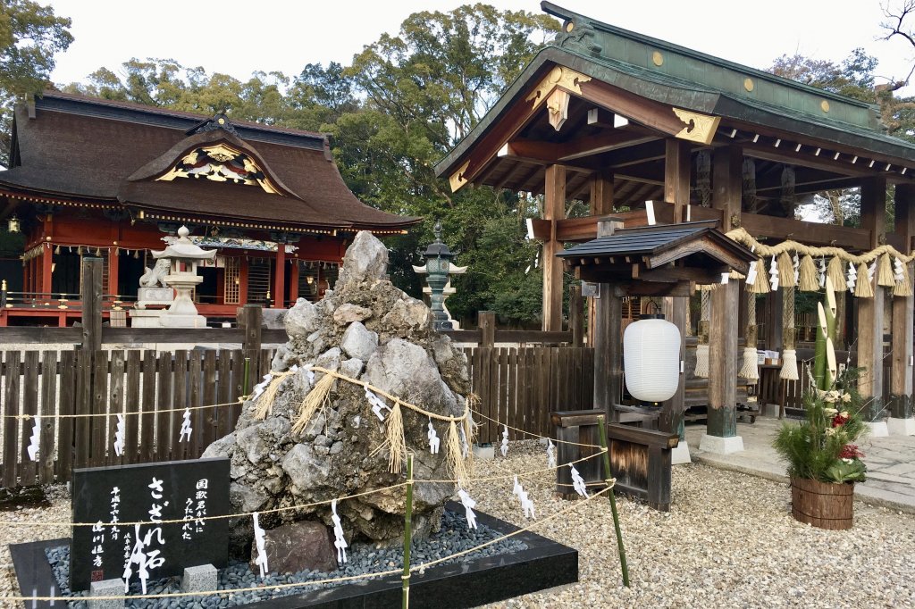 境内にあるさざれ石