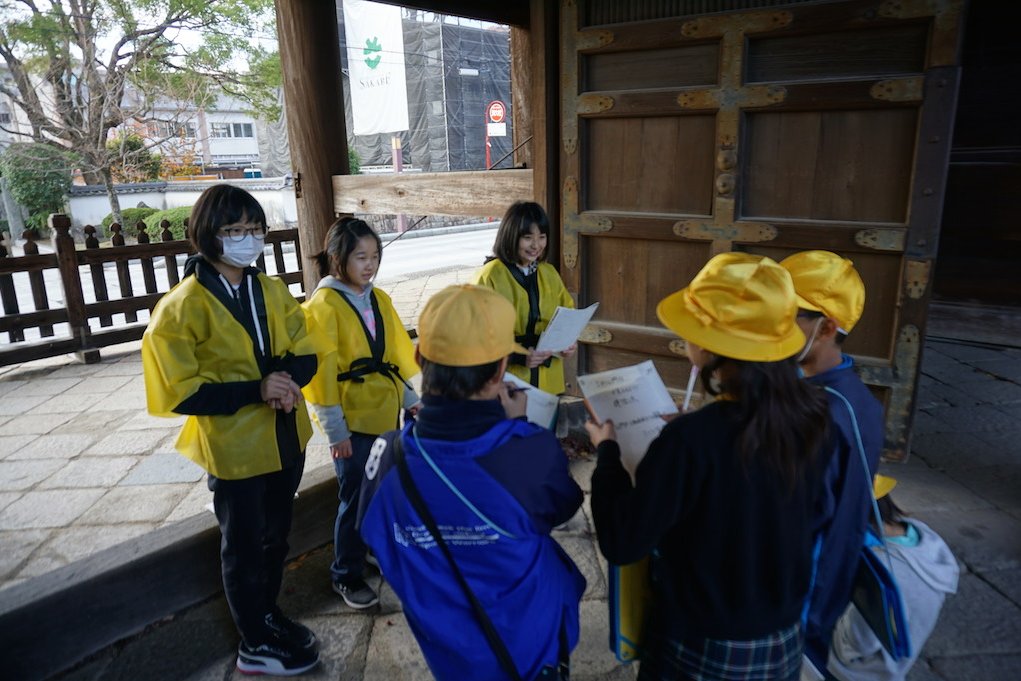 今年度は訪問した他校の児童に大樹寺っ子ガイドを行ったとか