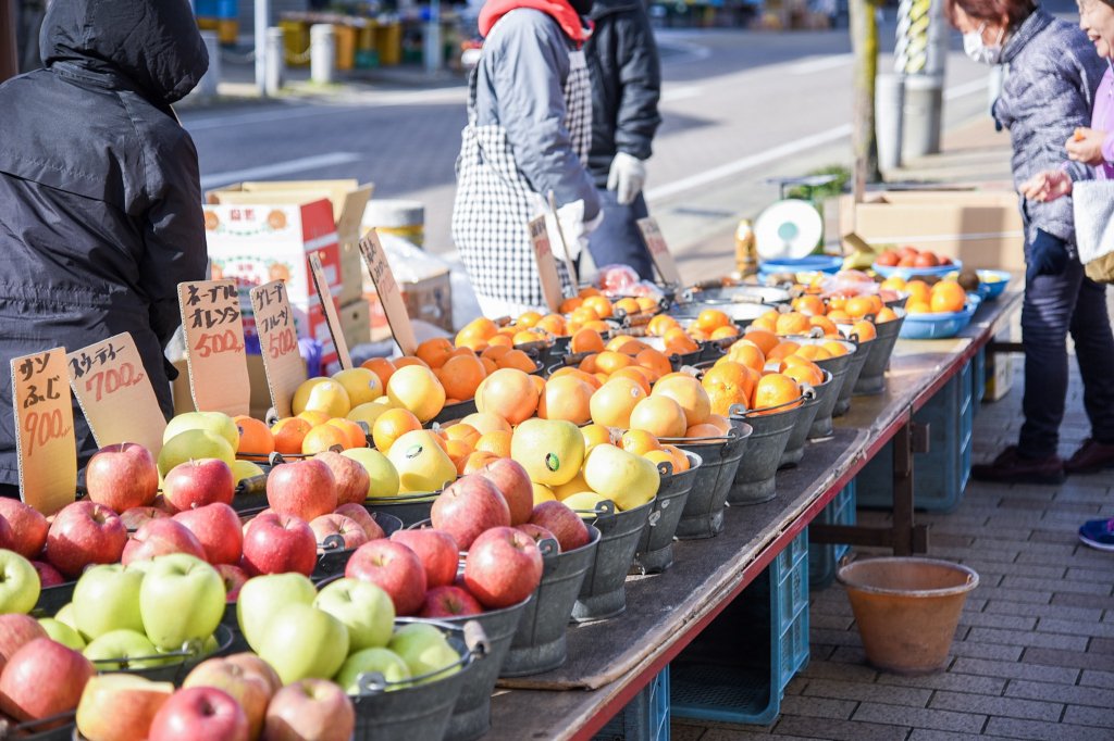 果物はバケツで売られることが多い