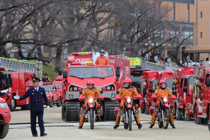 今 岡崎消防が熱い 日本一のはしご付消防自動車と日本に1台のレッドサラマンダー 全地形対応車 岡崎ルネサンス