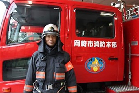 今 岡崎消防が熱い 日本一のはしご付消防自動車と日本に1台のレッドサラマンダー 全地形対応車 岡崎ルネサンス