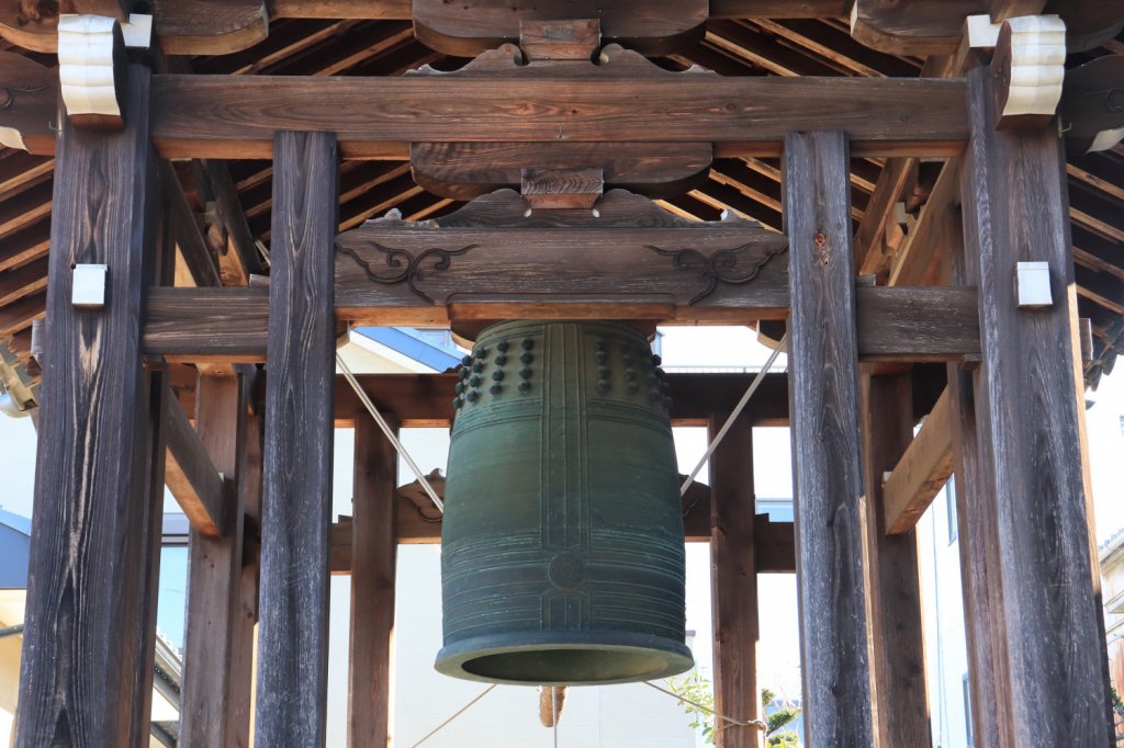 空襲で戦火に包まれながらも残った梵鐘（ぼんしょう）