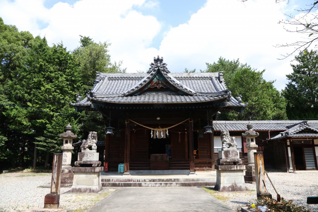 八柱神社の本堂