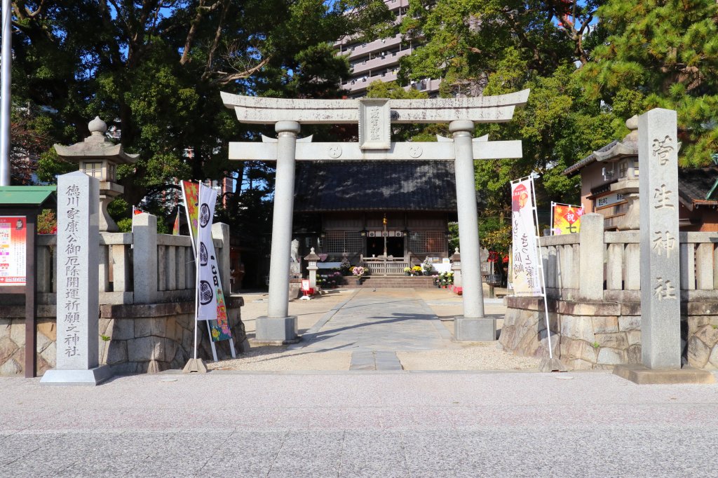 乙川に面した鳥居