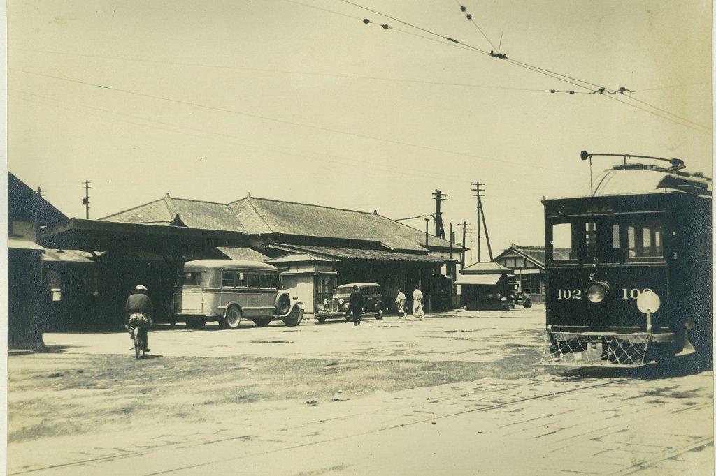 『岡崎駅前の風景』（岡崎市立中央図書館所蔵）。岡崎駅前の戦前の様子。