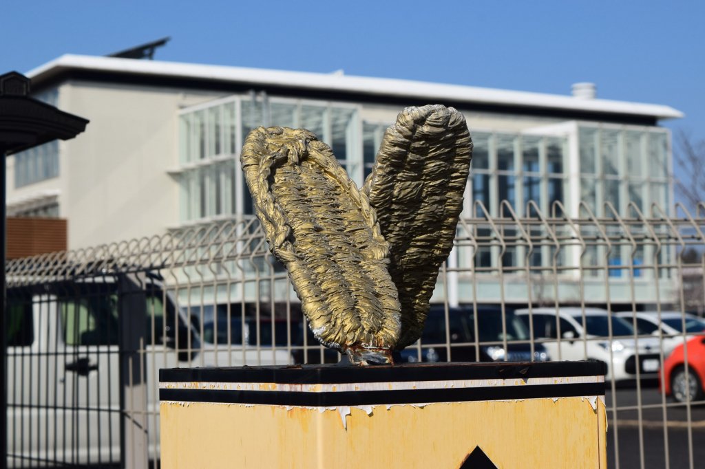 金のわらじ案内柱