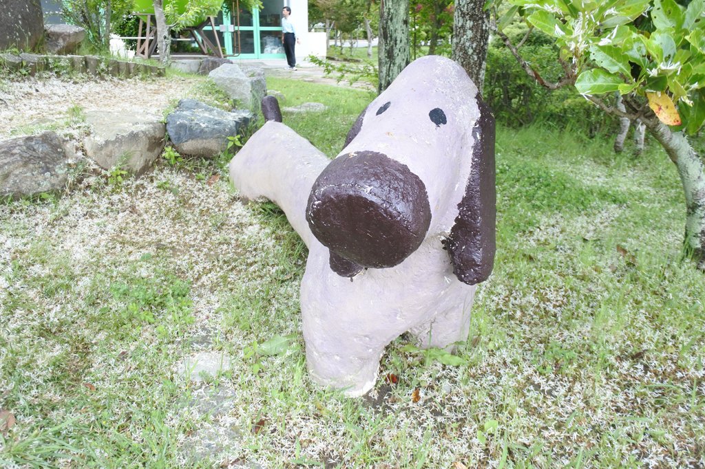 なぜかイヌまで！