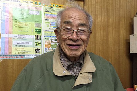 平成3年から平成7年まで組合長を務めていた蜂須賀冨男さん。現在も政幸さんと一緒に作業を行っています